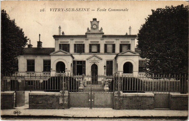 Carte postale ancienne Vitry Ecole Communale