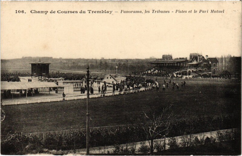 Carte postale ancienne Camp de Courses du Tremblay panorama