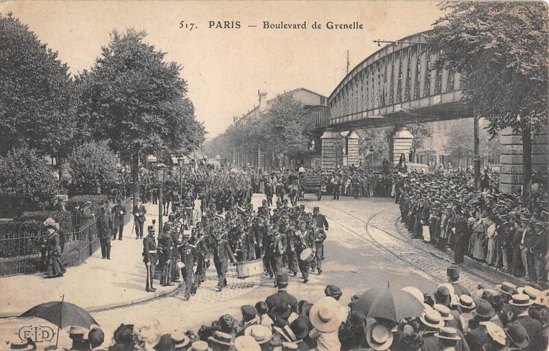 Carte postale ancienne Boulevard de Grenelle à Paris 15e