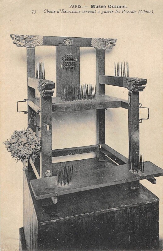 Carte postale ancienne Paris - Musee Guimet - Chaise D'Exorcisme Servant A Guerrir Les Possedes