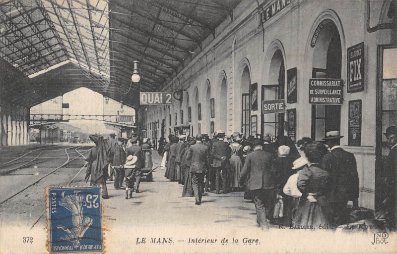 Carte postale ancienne Le Mans / Interieur De La Gare / Train au Mans