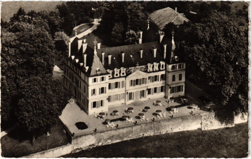 Carte postale ancienne Divonne-les-Bains Le Chateau Vue Aérienne à Divonne-les-Bains