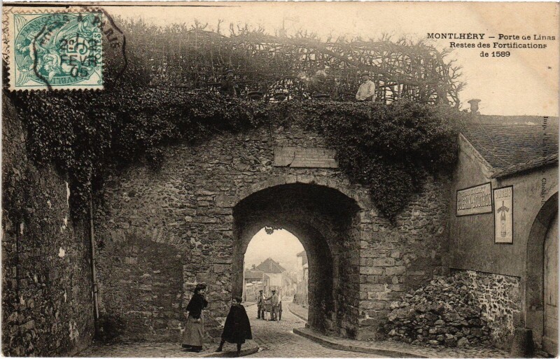 Carte postale ancienne Montlhery Porte de Linas France à Linas