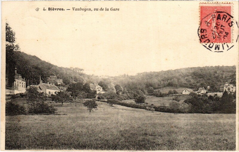 Carte postale ancienne Bievres Vauboyen, vue de la Gare France