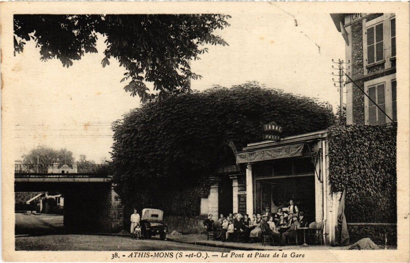 Carte postale ancienne Athis-Mons Le Pont et Place de la Gare France à Athis-Mons