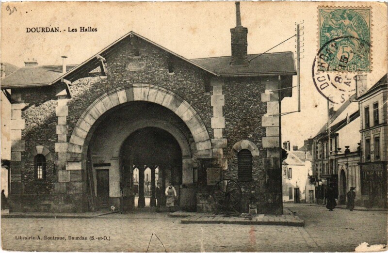 Carte postale ancienne Dourdan Les Halles France à Dourdan