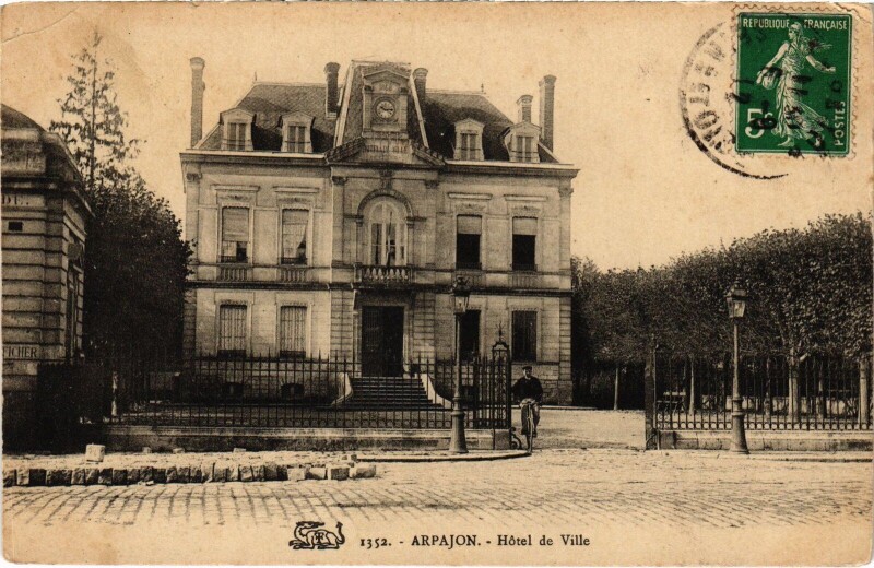 Carte postale ancienne Arpajon Hotel de Ville France à Arpajon
