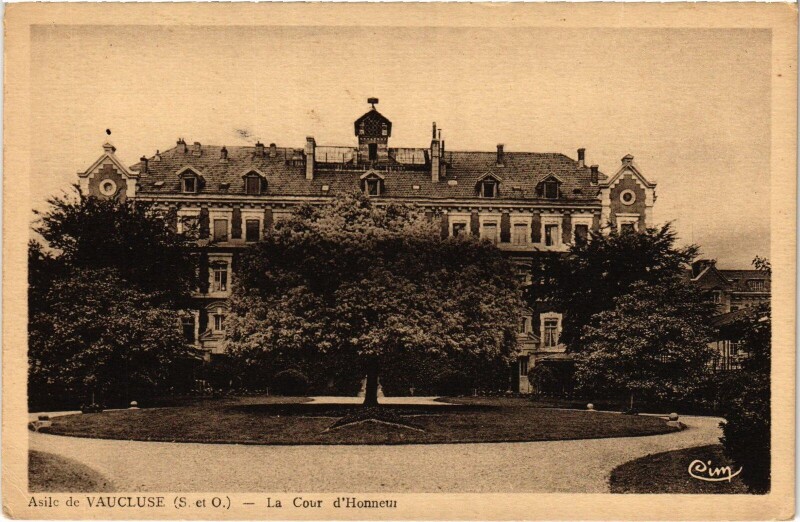 Carte postale ancienne Asile de Vaucluse La Cour d'Honneur France