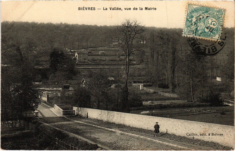 Carte postale ancienne Bievres La Vallee, vue de la Mairie France