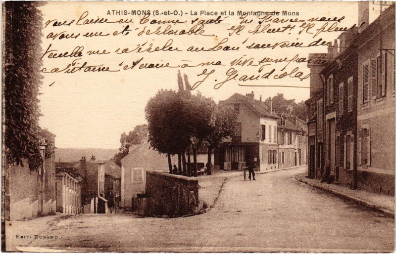 Carte postale ancienne Athis-Mons La Place et la Montagne de Mons France à Athis-Mons