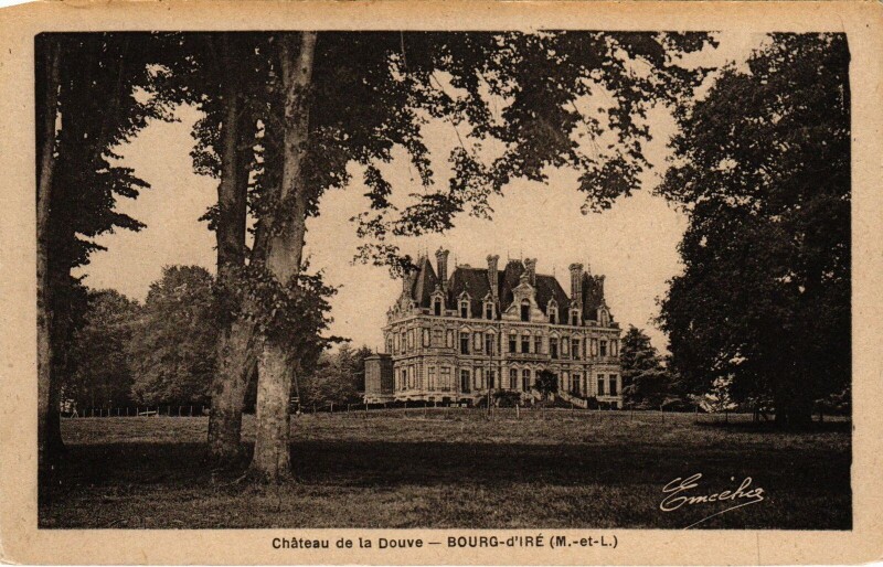 Carte postale ancienne Bourg-d'Iré Chateau de la Douve