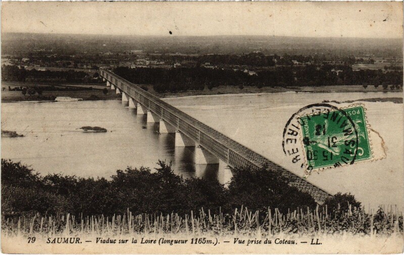 Carte postale ancienne Saumur Viaduc sur la Loire à Saumur