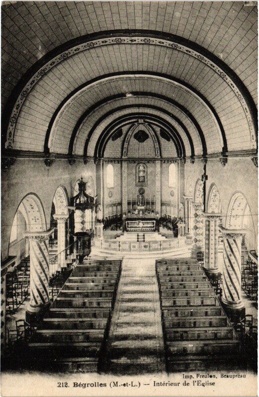 Carte postale ancienne Begrolles Interieur de l'Eglise
