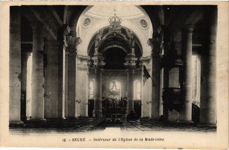 Carte postale ancienne Segré Interieur Eglise de la Madeleine