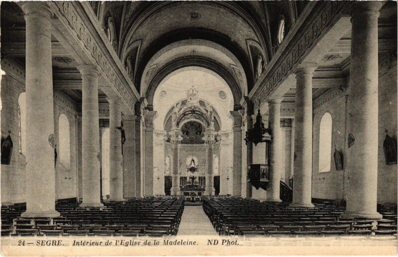 Carte postale ancienne Segré Interieur Eglise de la Madeleine