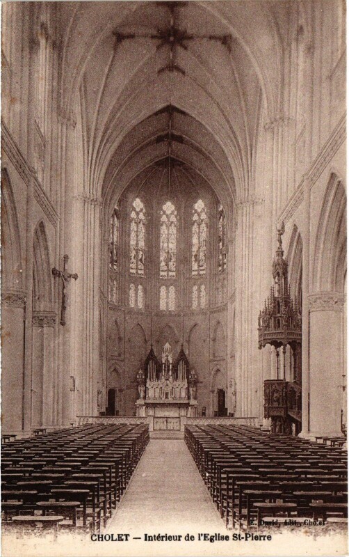 Carte postale ancienne Cholet Interieur de l'Eglise Saint-Pierre à Cholet