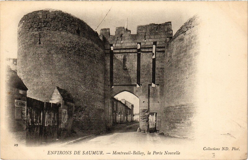 Carte postale ancienne Montreuil-Bellay Porte Nouvelle à Montreuil-Bellay
