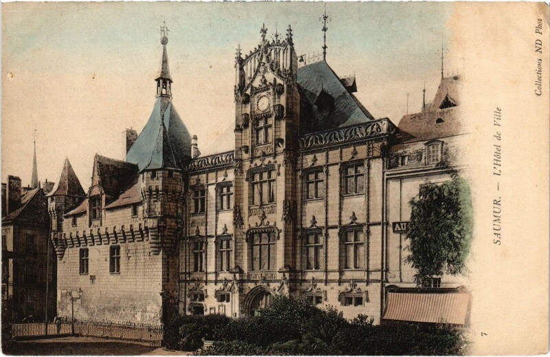 Carte postale ancienne Saumur Hotel de Ville à Saumur