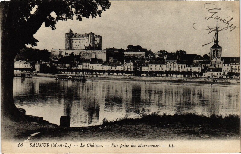 Carte postale ancienne Saumur Le Chateau à Saumur