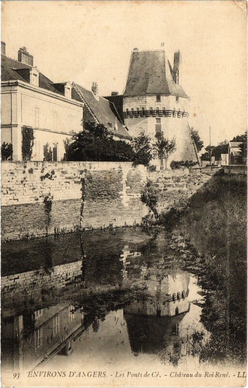 Carte postale ancienne Les Ponts-de-Cé Chateau du Roi René aux Ponts-de-Cé