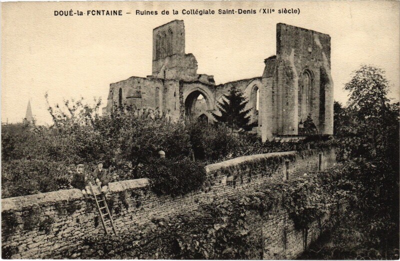 Carte postale ancienne Doué-la-Fontaine Ruines de la Collegiale