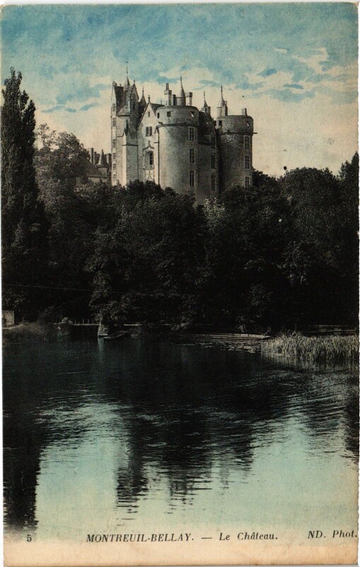 Carte postale ancienne Montreuil-Bellay le Chateau à Montreuil-Bellay