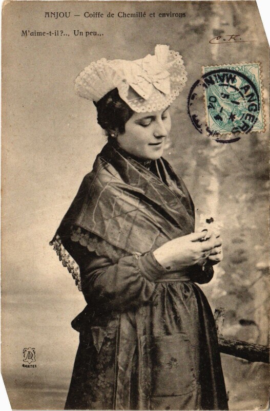 Carte postale ancienne Folklore Chemillé la Coiffe