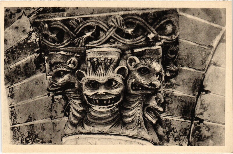 Carte postale ancienne Eglise de Cunault Pillier