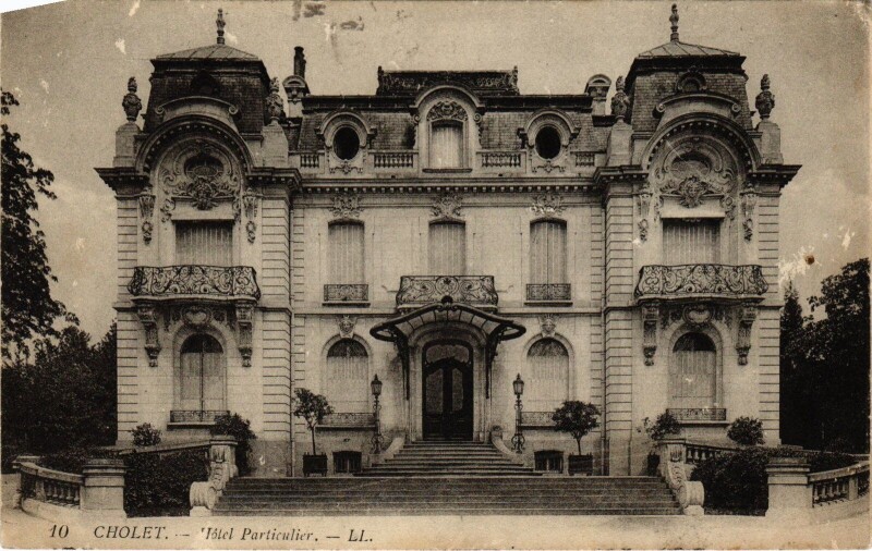 Carte postale ancienne Cholet Hotel particulier à Cholet