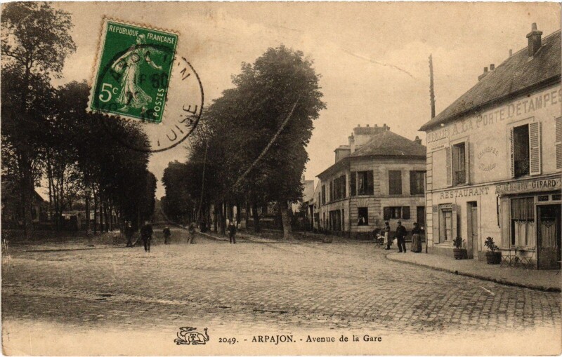 Carte postale ancienne Arpajon Avenue de la Gare France à Arpajon