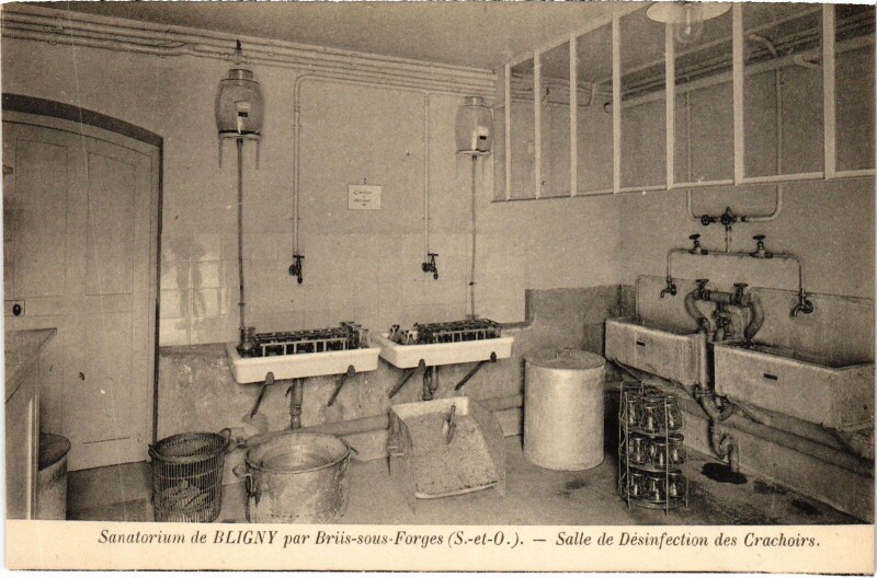 Carte postale ancienne Bligny Salle de Desinfection des Crachoirs France