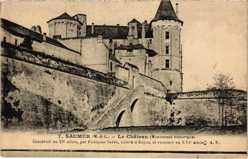Carte postale ancienne Saumur le Chateau à Saumur