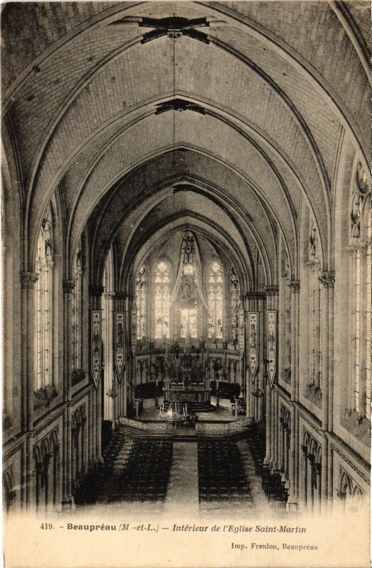 Carte postale ancienne Beaupréau Interieur Eglise Saint-Martin