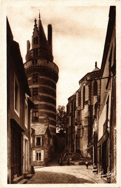 Carte postale ancienne Durtal Tour du Chateau à Durtal