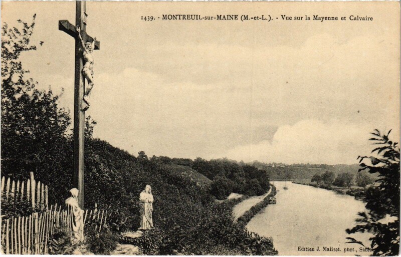 Carte postale ancienne Montreuil-sur-Maine Calvaire à Montreuil-sur-Maine