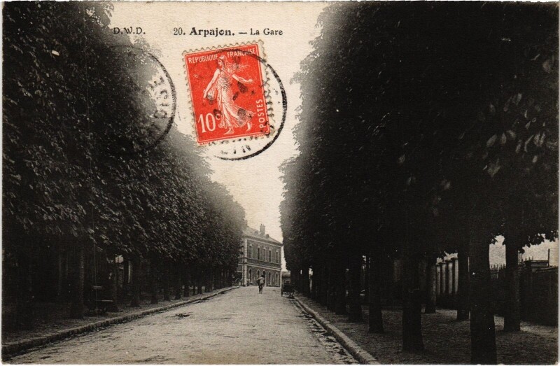 Carte postale ancienne Arpajon La Gare France à Arpajon