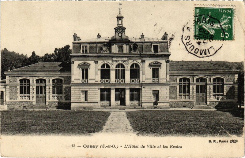 Carte postale ancienne Orsay L'Hotel de Ville et les Ecoles France à Orsay