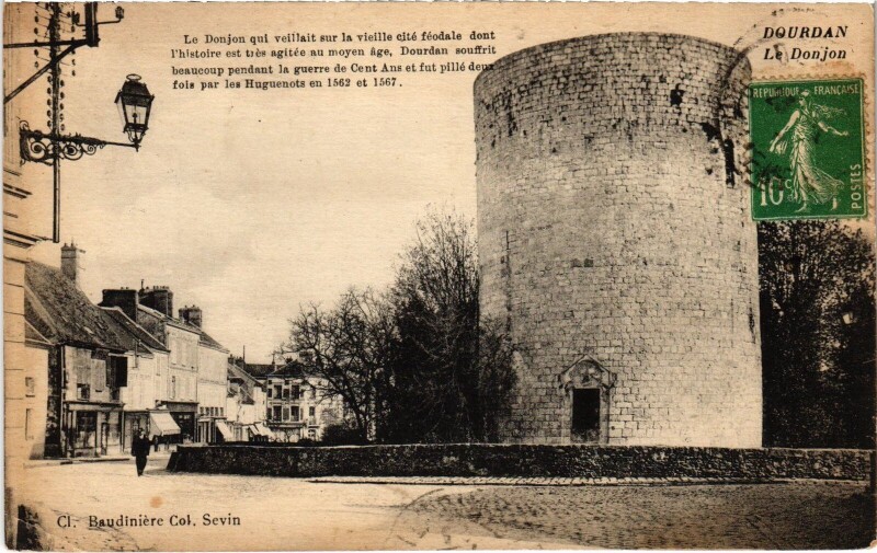 Carte postale ancienne Dourdan Le Donjon France à Dourdan