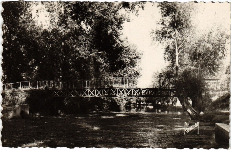 Carte postale ancienne Epinay sous Senart Les bords de l'Yerres France à Yerres
