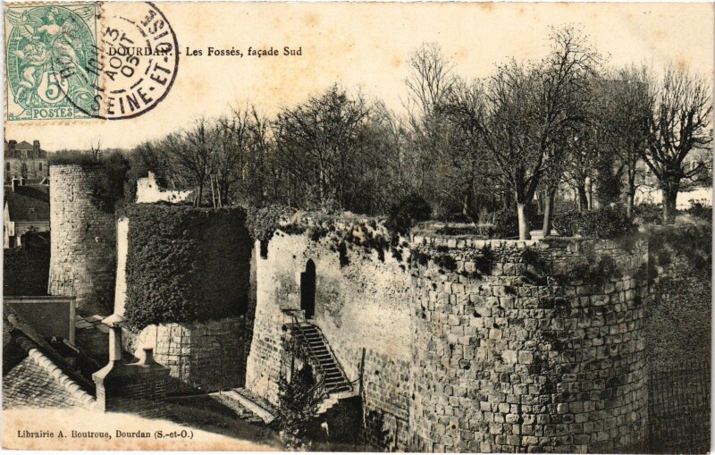 Carte postale ancienne Dourdan Les Fosses facade Sud France à Dourdan