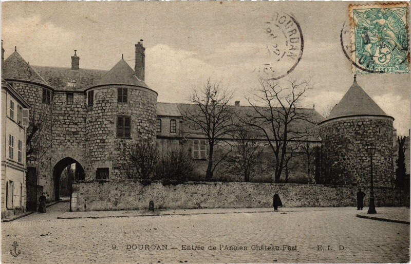 Carte postale ancienne Dourdan Entree de l'Ancien Chateau Fort France à Dourdan