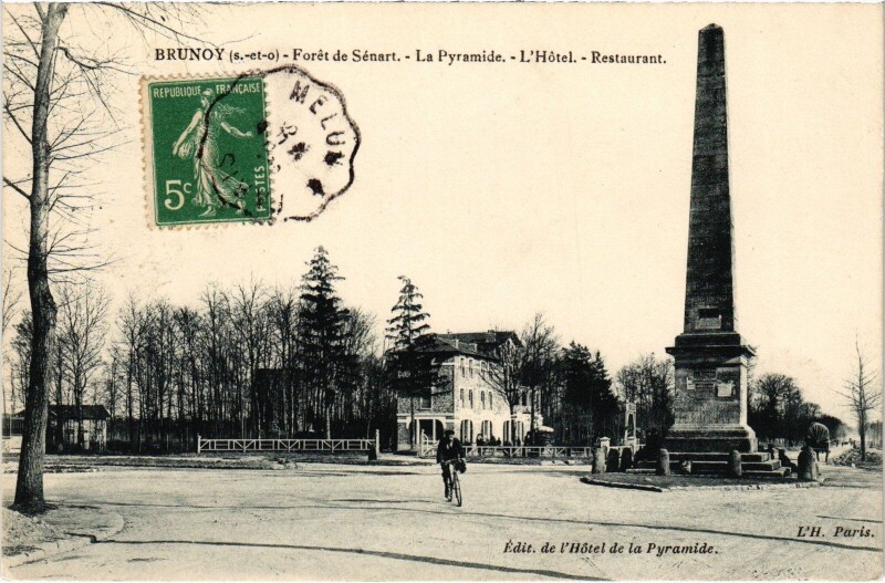 Carte postale ancienne Brunoy La Pyramide-L'Hotel France à Brunoy