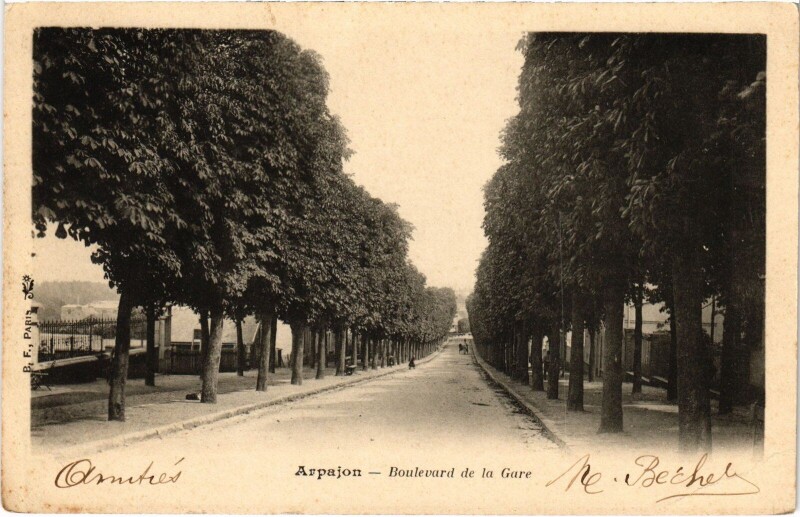 Carte postale ancienne Arpajon Boulevard de la Gare France à Arpajon