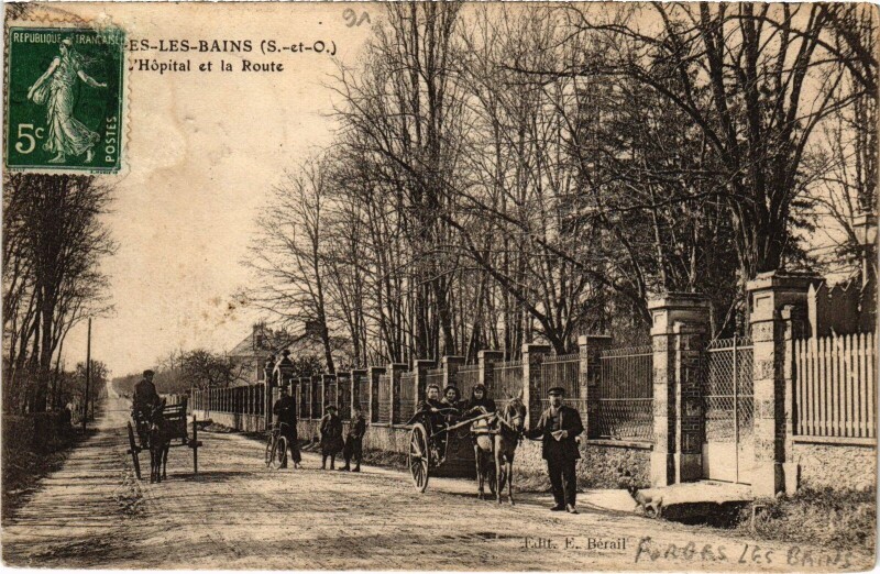 Carte postale ancienne Forges les Bains L'Hopital et la Route France à Forges-les-Bains