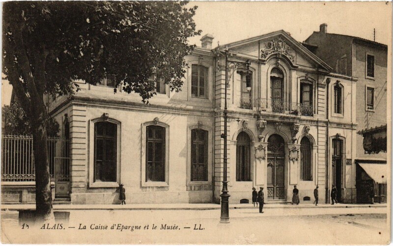 Carte postale ancienne Alais La Caisse d'Epargne et le Musee France