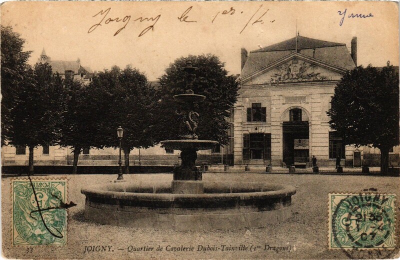 Carte postale ancienne Joigny Quartier du Cavalerie à Joigny