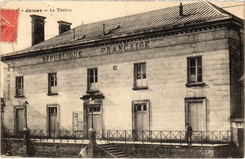 Carte postale ancienne Joigny Le Théatre à Joigny