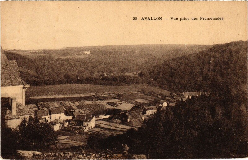 Carte postale ancienne Avallon vue prise des promenades à Avallon