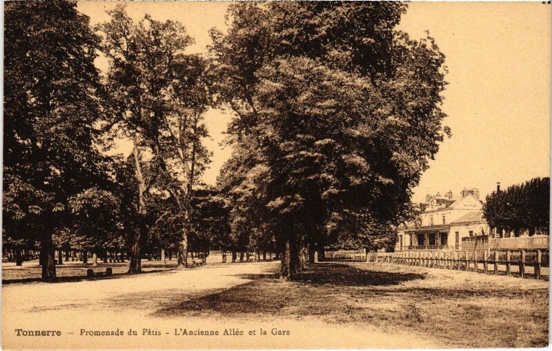 Carte postale ancienne Tonnerre Promenade du patis à Tonnerre