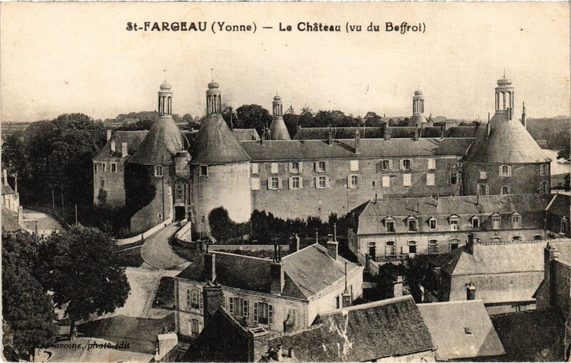 Carte postale ancienne Saint-Fargeau Le Chateau à Saint-Fargeau
